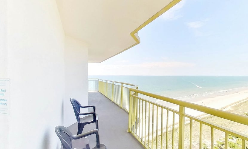 18th floor oceanfront condo w/ balcony, shared hot tub, free WiFi, shared pool