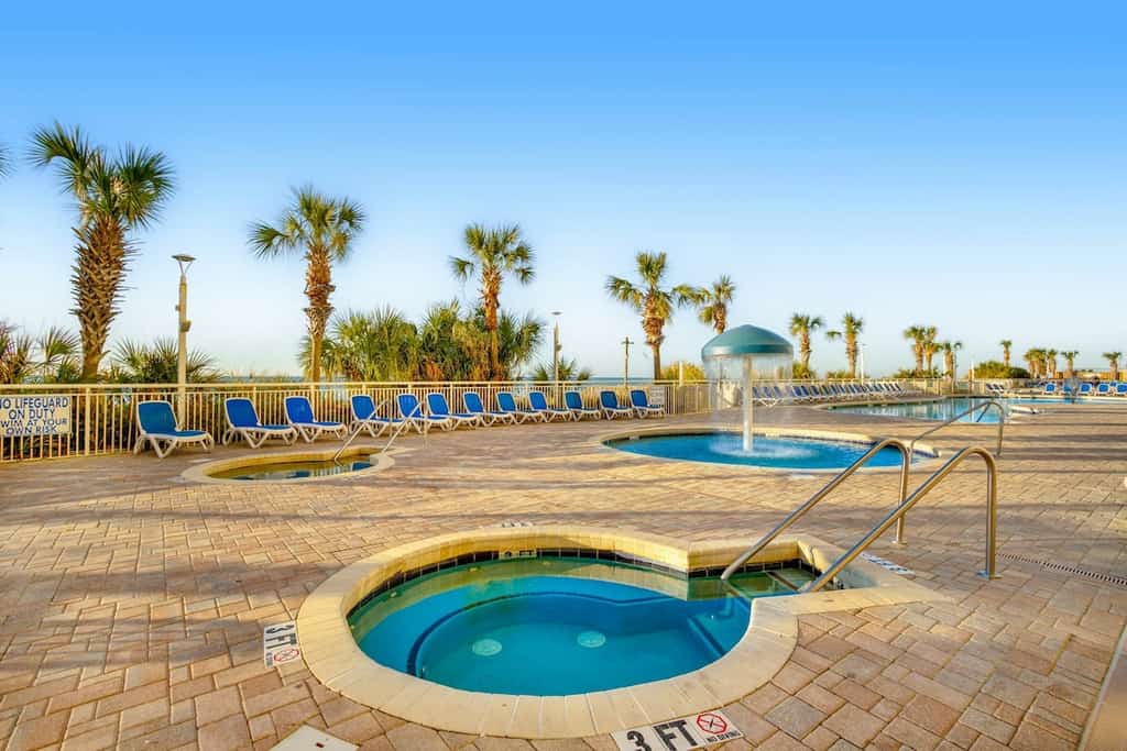 18th floor oceanfront condo w/ balcony, shared hot tub, free WiFi, shared pool