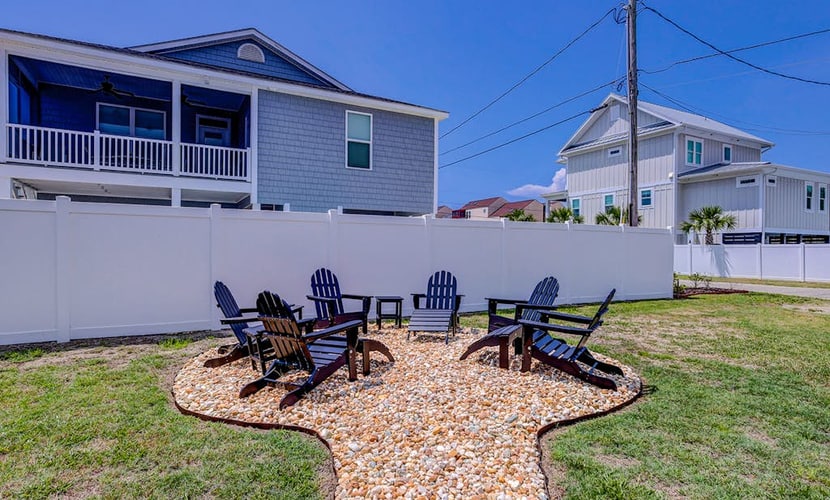 Dog-friendly spacious home in beachside locale with game room, washer/dryer, AC
