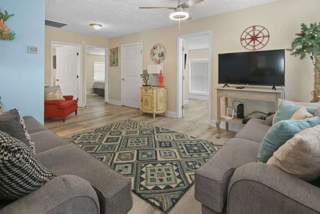 Dog-friendly spacious home in beachside locale with game room, washer/dryer, AC