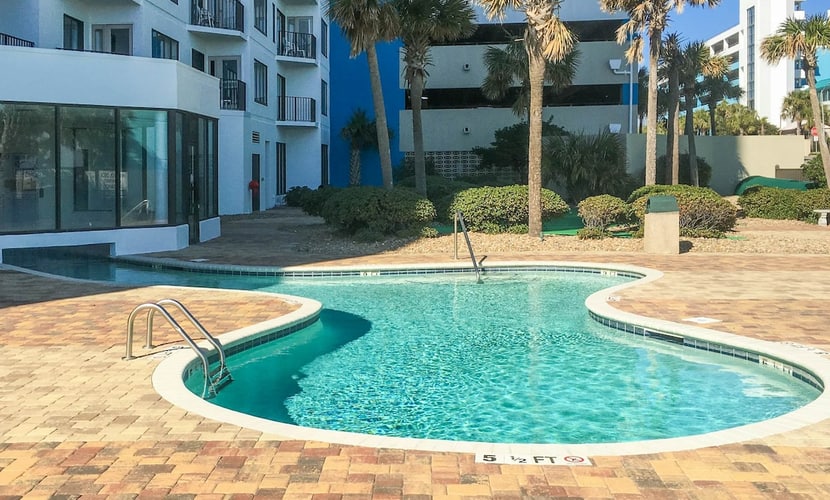Oceanfront escape with views, pools, hot tubs, balcony & easy beach access