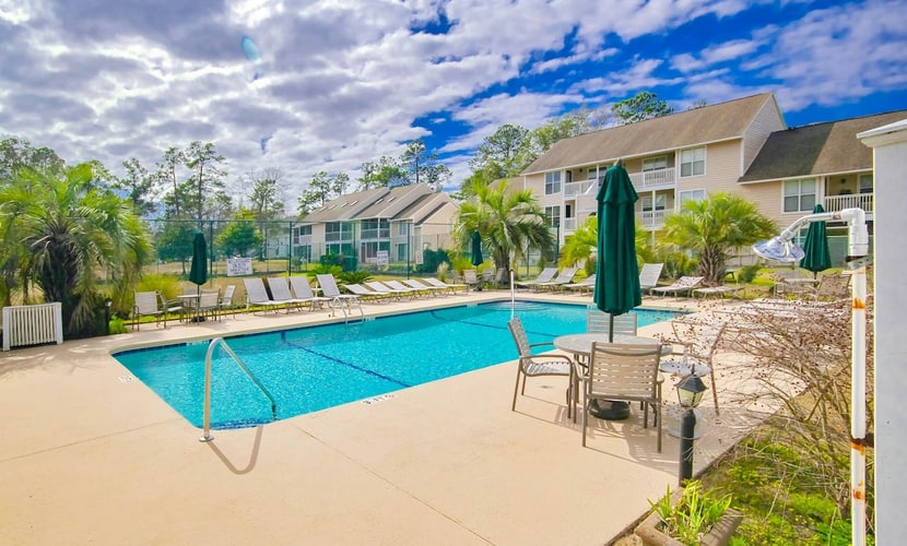 Updated condo with on-site pool, tennis AC, & W/D - near golf / beach