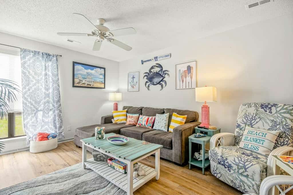 Updated condo with on-site pool, tennis AC, & W/D - near golf / beach