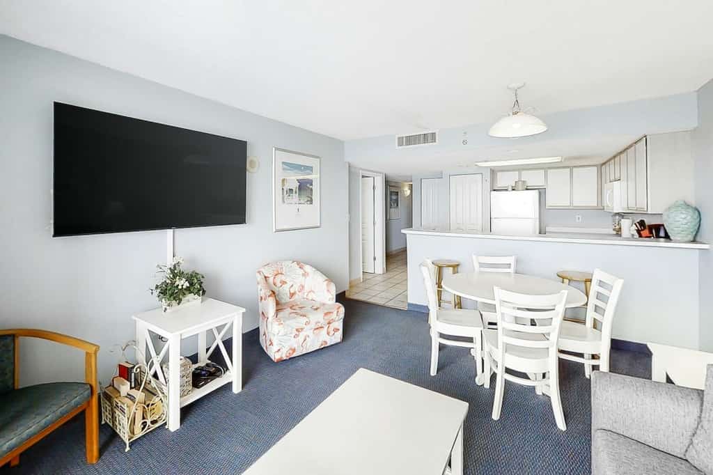 8th-Floor Oceanfront Condo w/Private Balcony, Shared Pools, Hot Tub, & Fast WiFi