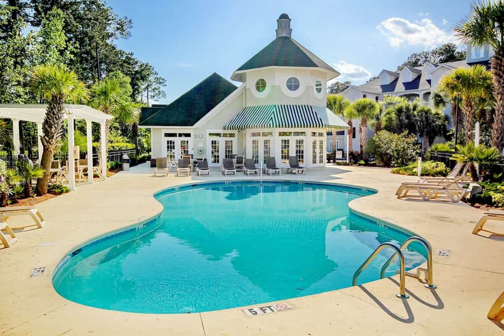 Golf-view condo near beach & Broadway - pool, central AC, private washer/dryer