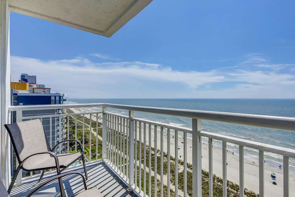 Oceanfront, penthouse-level condo with pool, lazy river, WiFi, W/D & great view