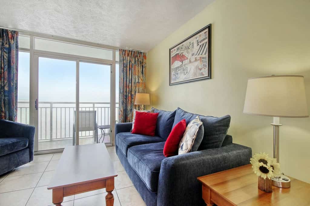 Oceanfront, penthouse-level condo with pool, lazy river, WiFi, W/D & great view