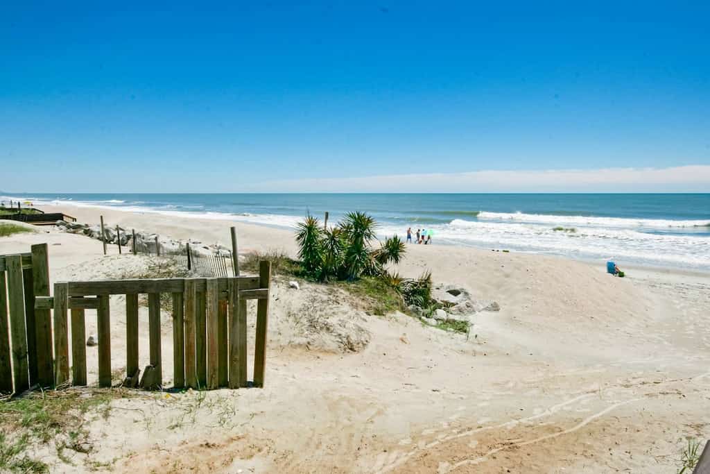 3rd floor ocean view condo w/ pools, hot tubs & beach access