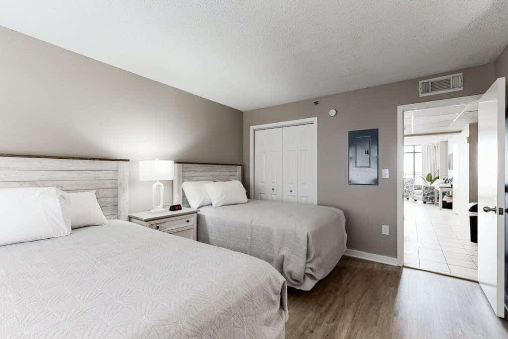 Oceanfront condo with amazing pools, hot tub, lazy river, & fitness room