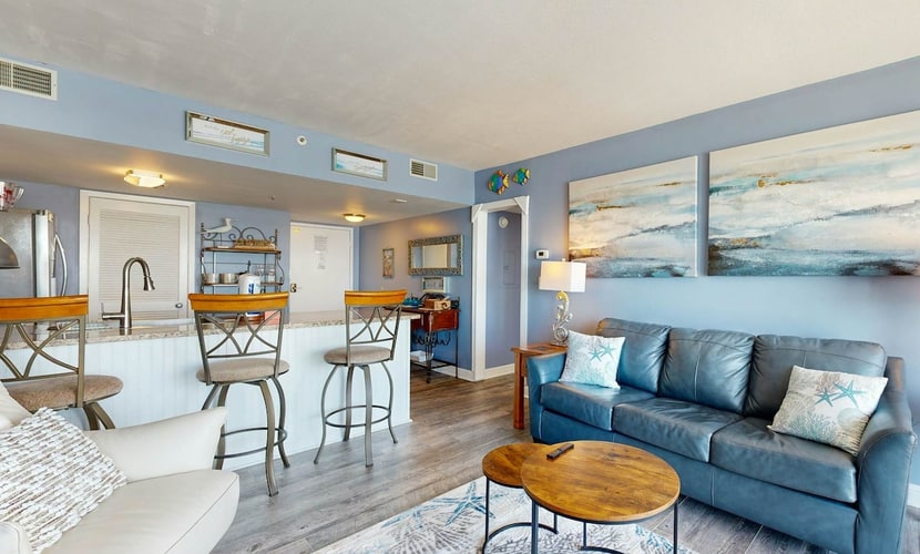 Oceanfront 19th-floor condo with 2 balconies, pools, hot tubs, gym & sauna