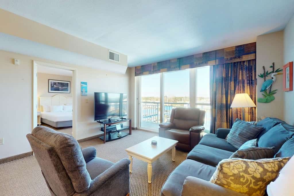 6th floor water view condo w/private balcony, pool, hot tub, close to beach