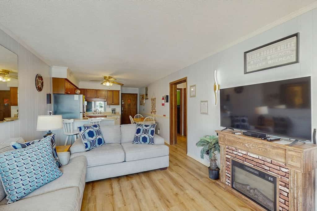 Oceanview condo with pool, private balcony, beach access & close to golf