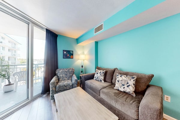 Marina view condo with pool, hot tub, washer/dryer, & central AC - mile to beach