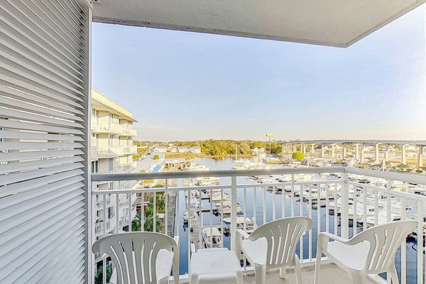 Marina view condo with pool, hot tub, washer/dryer, & central AC - mile to beach