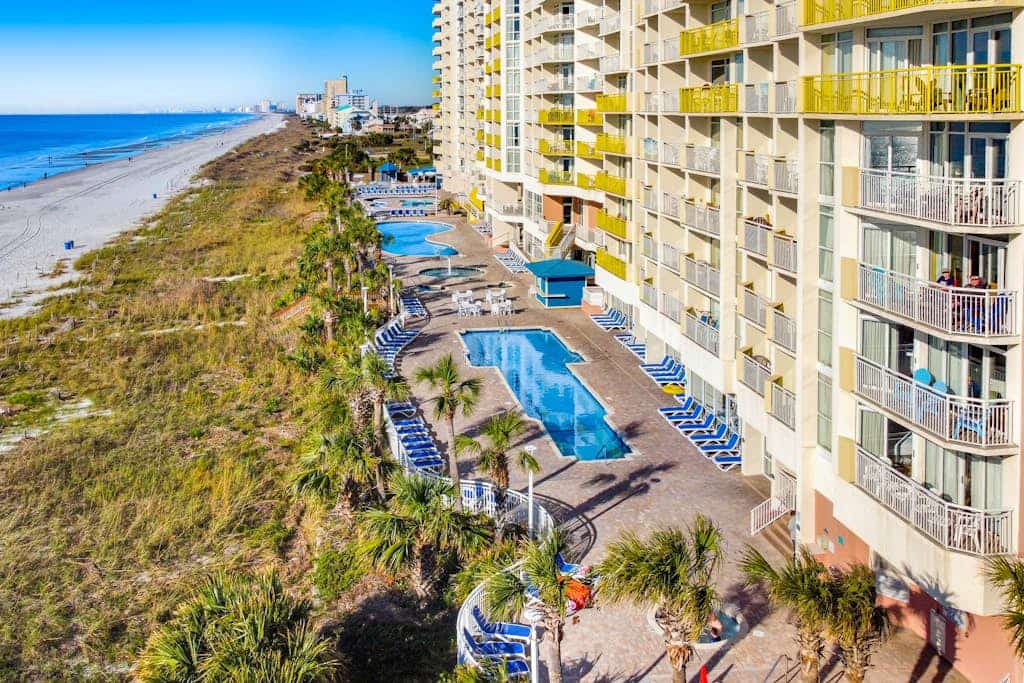 Oceanfront gem with pools, lazy river, WiFi, beach access, full kitchen & AC