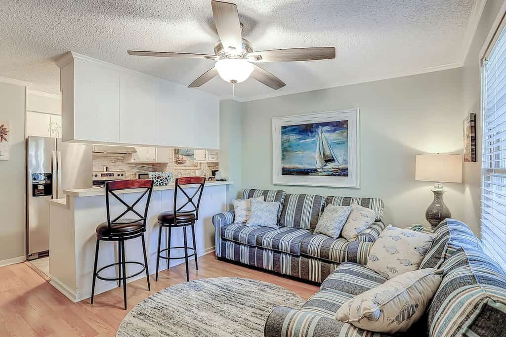 2nd-floor condo near the beach with balcony, outdoor pool, W/D, & outdoor shower