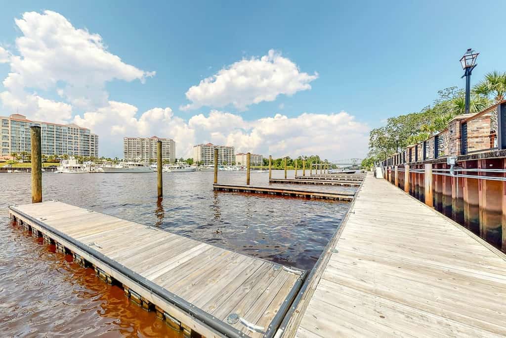 Lakeview condo with private patio, pool, close to beach & golf