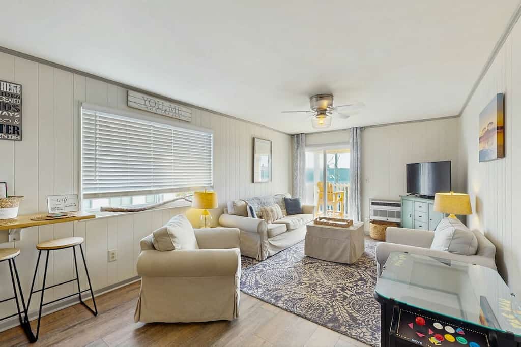 Oceanview condo with pool, private balcony, W/D & steps to beach