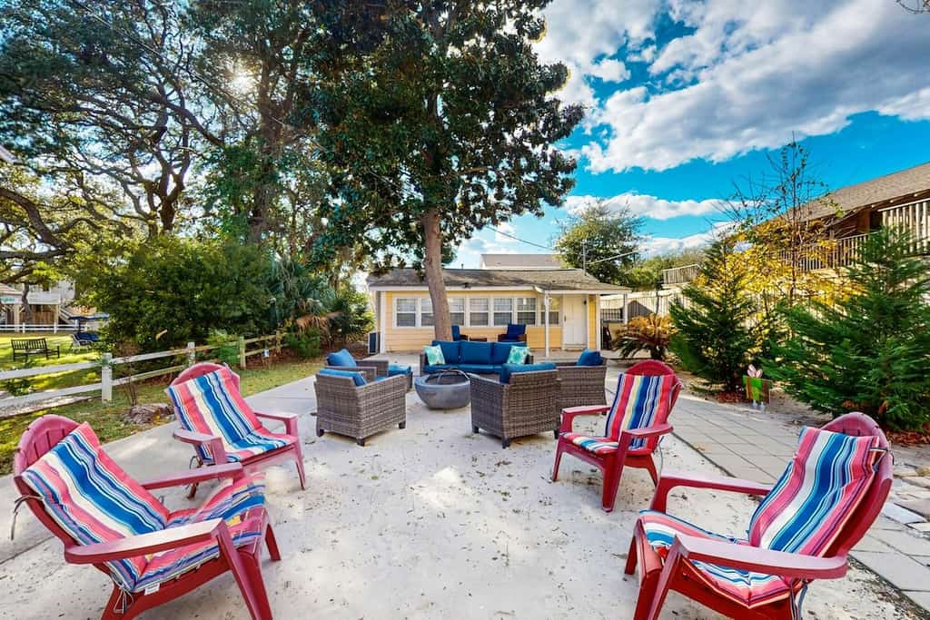 Cozy cottage with W/D, dog friendly & close to beach - Shared Outdoor