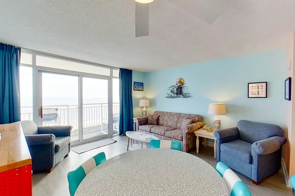 8th floor oceanfront condo, shared pool, central AC, shared hot tub