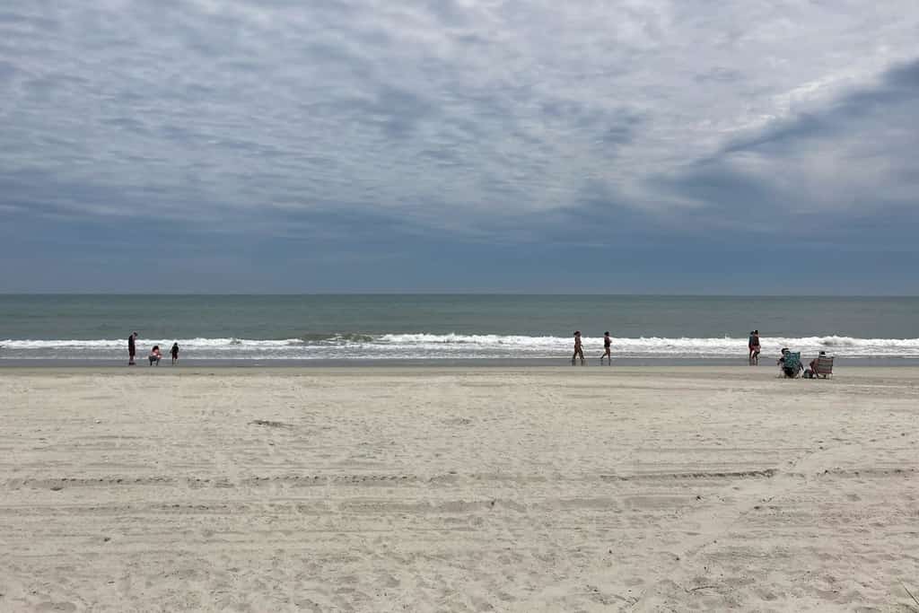 Cozy oceanfront condo with pool, hot tub, private balcony & W/D