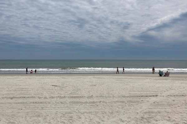 Cozy oceanfront condo with pool, hot tub, private balcony & W/D