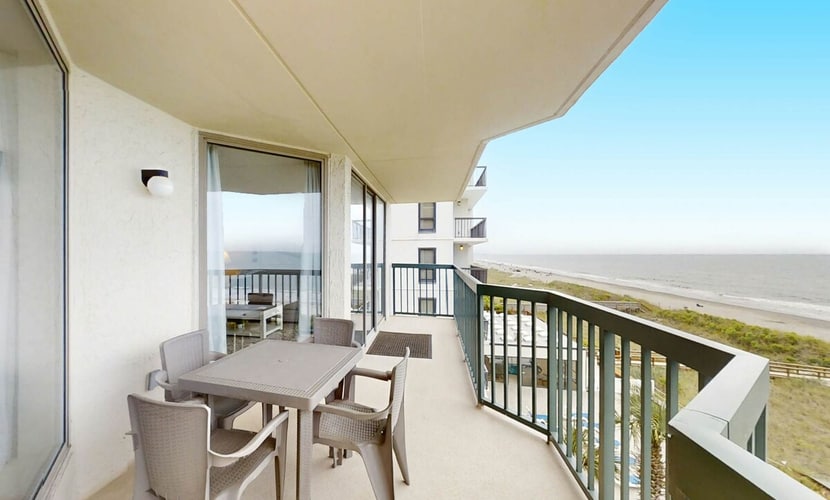 Cozy oceanfront condo with pool, hot tub, private balcony & W/D