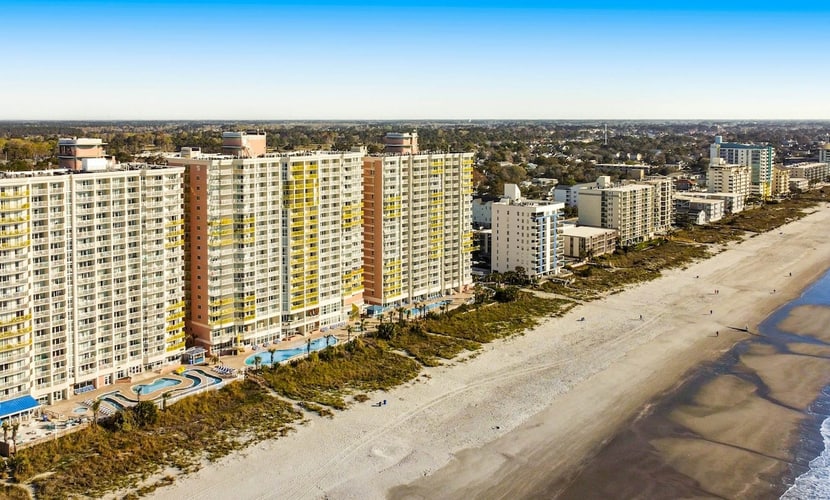 19th floor studio w/ WiFi, central AC, shared pool, shared hot tub, & balcony