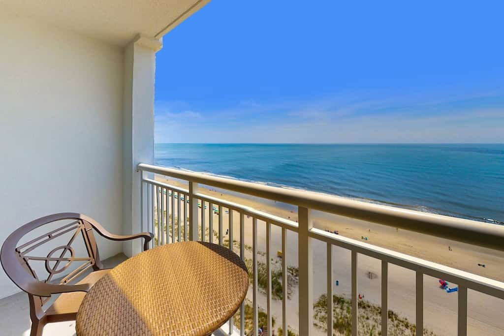 16th-floor beachfront snowbird-friendly condo with hot tubs, pools, lazy river