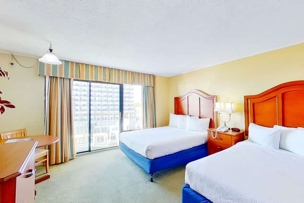 7th Floor Ocean View Studio WiFi w/ AC, Shared Pool/Hot Tub-Dogs OK
