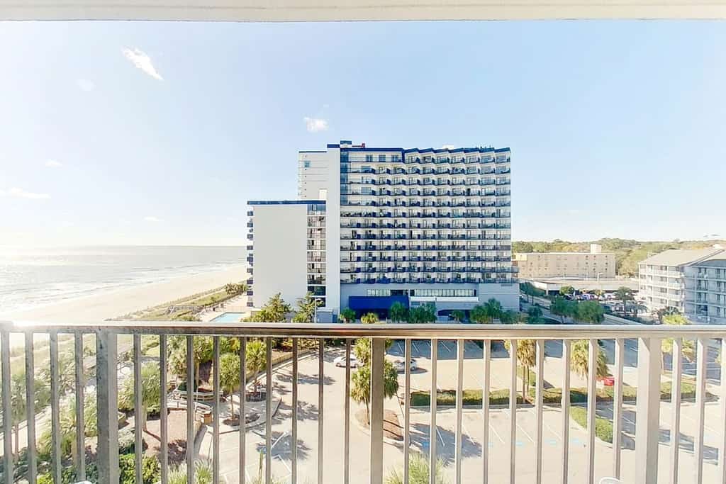 7th Floor Ocean View Studio WiFi w/ AC, Shared Pool/Hot Tub-Dogs OK