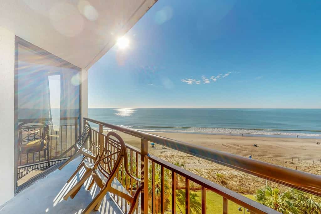 6th-floor oceanfront condo with WiFi, AC, pool & hot tub - snowbird-friendly