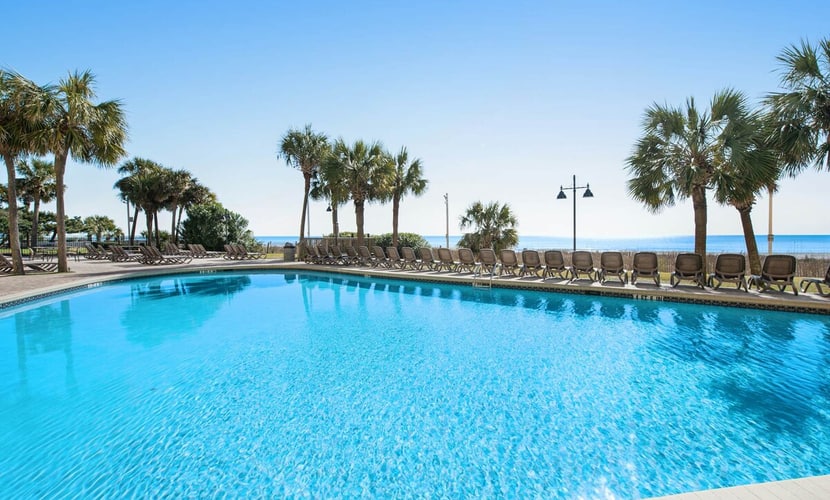 6th-floor oceanfront condo with WiFi, AC, pool & hot tub - snowbird-friendly