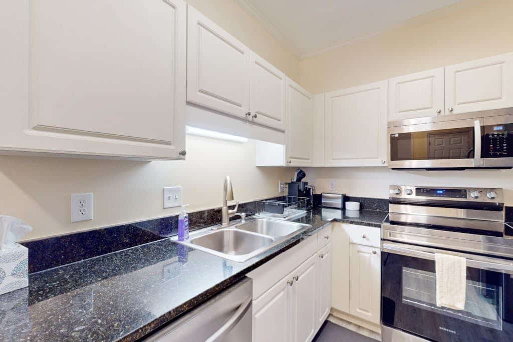 Beach condo with pool, volleyball court, on-site golf, & gym - snowbird-friendly