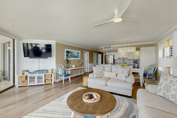 Oceanfront condo with pool, balcony views & proximity to local attractions