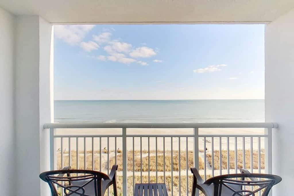 8th-floor oceanfront condo with beach views, balcony, hot tubs, pools, gym, AC
