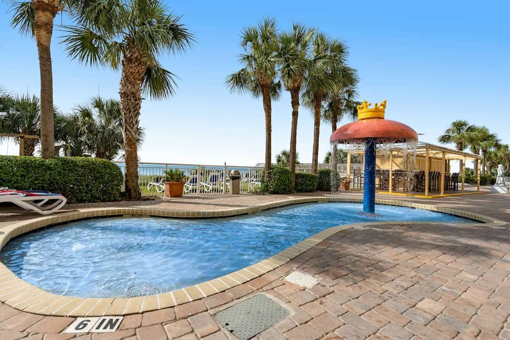 8th-floor oceanfront condo with beach views, balcony, hot tubs, pools, gym, AC