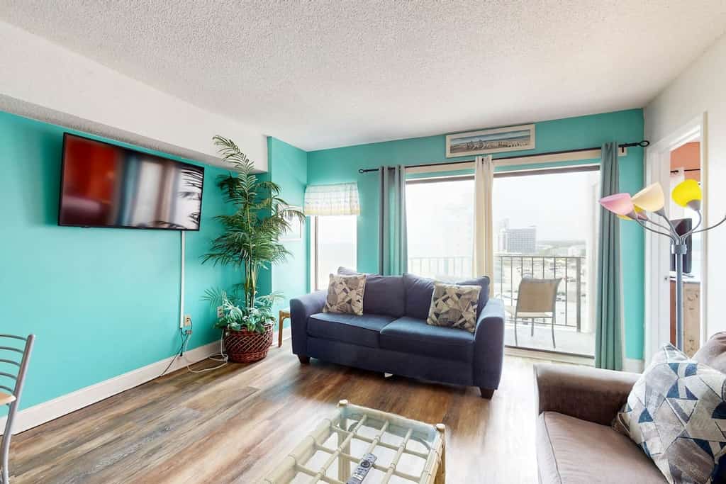 Ocean-view condo with beach access, pool, hot tubs, putting green, gym, & sauna