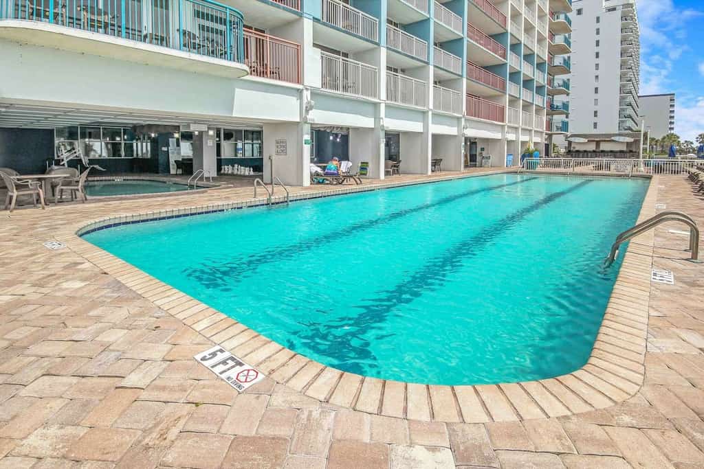 Paradise Resort condo with indoor & outdoor pools, tiki bar & beach access