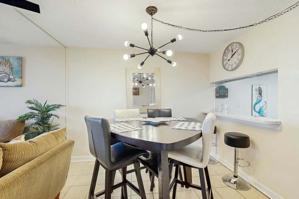 Holiday Towers 1108