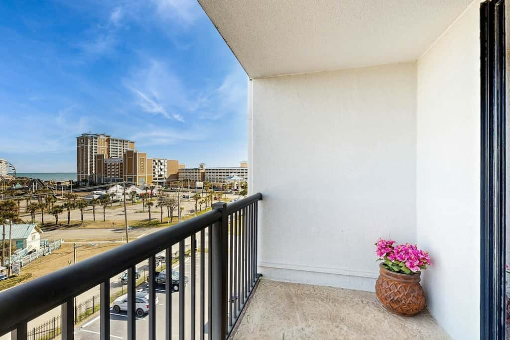 Holiday Towers 607