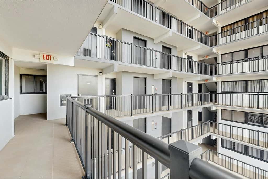 Holiday Towers 607