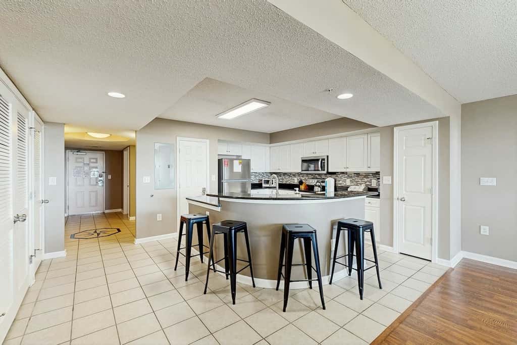 Yacht Club Villas 2-702
