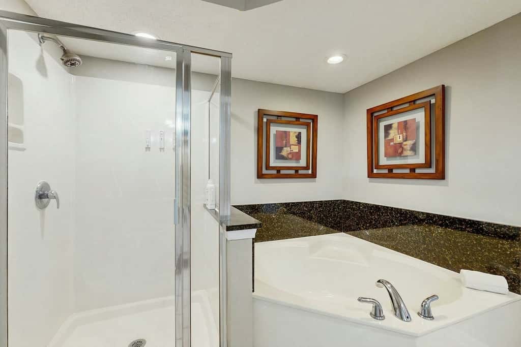 Yacht Club Villas 2-702