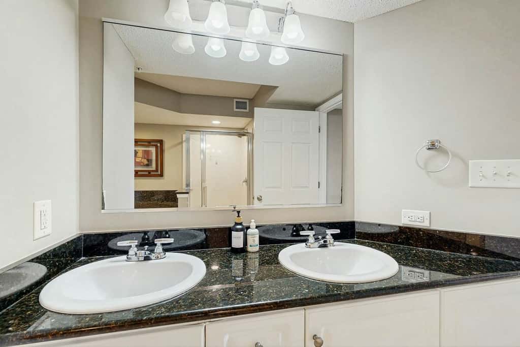 Yacht Club Villas 2-702
