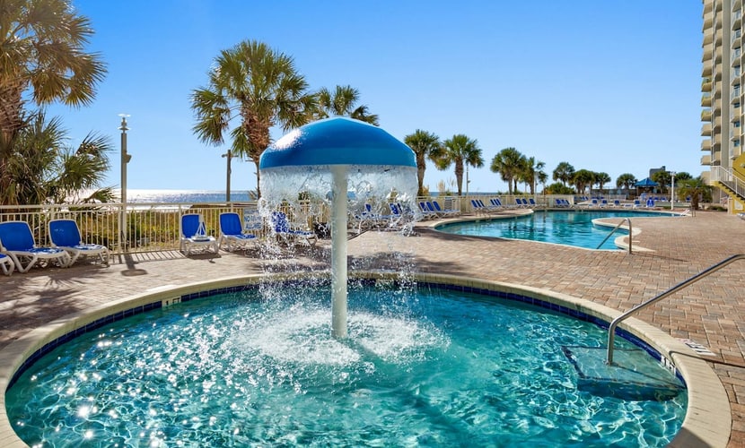 Oceanfront Condo w/Balcony, Shared Pools, Hot Tubs, Lazy River, Gym