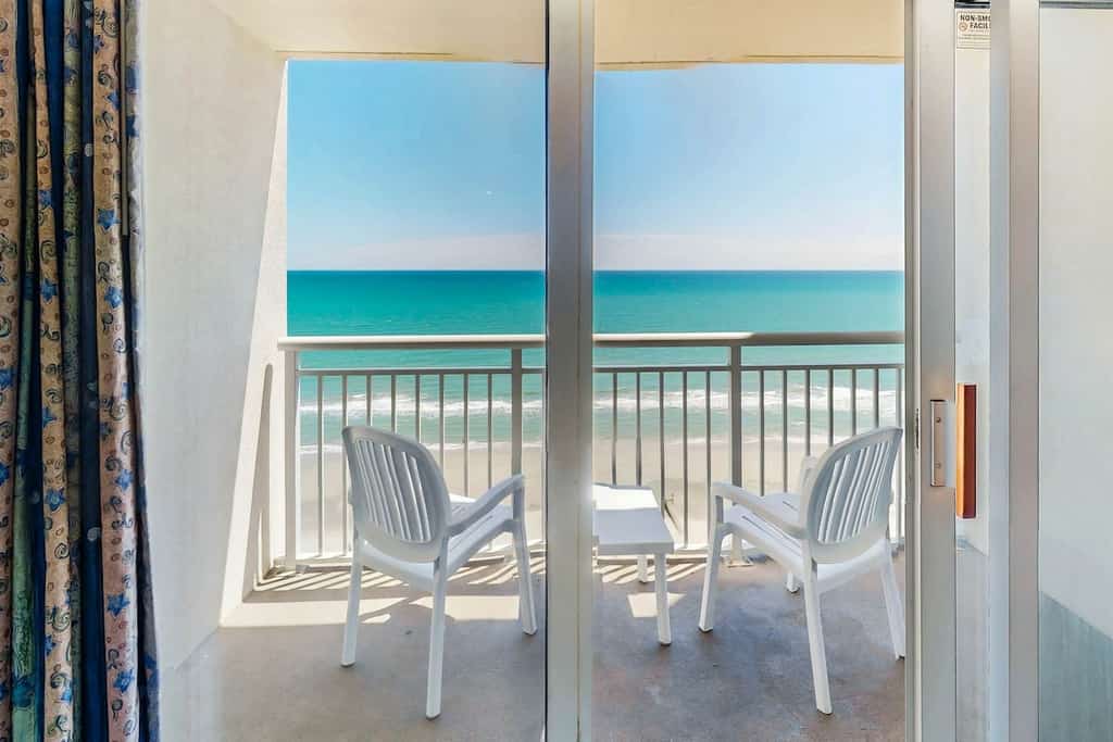 Oceanfront Condo w/Balcony, Shared Pools, Hot Tubs, Lazy River, Gym