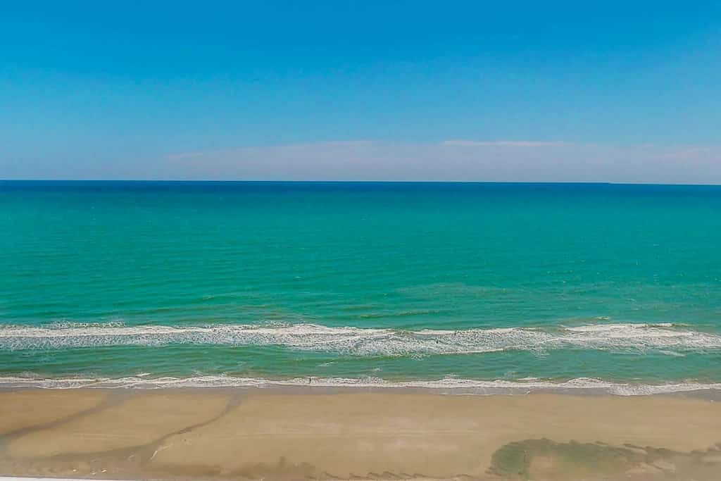 Oceanfront Condo w/Balcony, Shared Pools, Hot Tubs, Lazy River, Gym