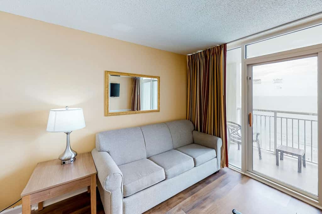 15th-floor oceanfront condo with ocean views, pools hot tubs, gym, balcony