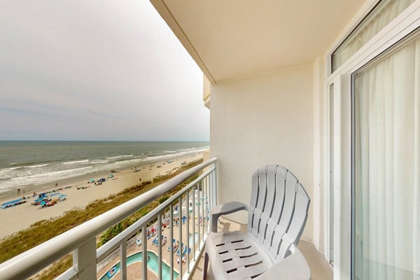 Oceanfront Condo W/ Private Balcony, Shared Pools/Hot Tubs, Beach Access & WiFi
